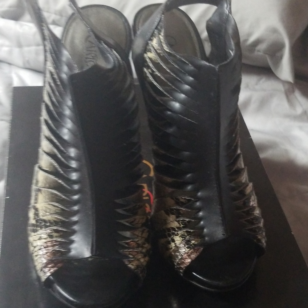 Carlos Santana womans peeptoe slingback shoes